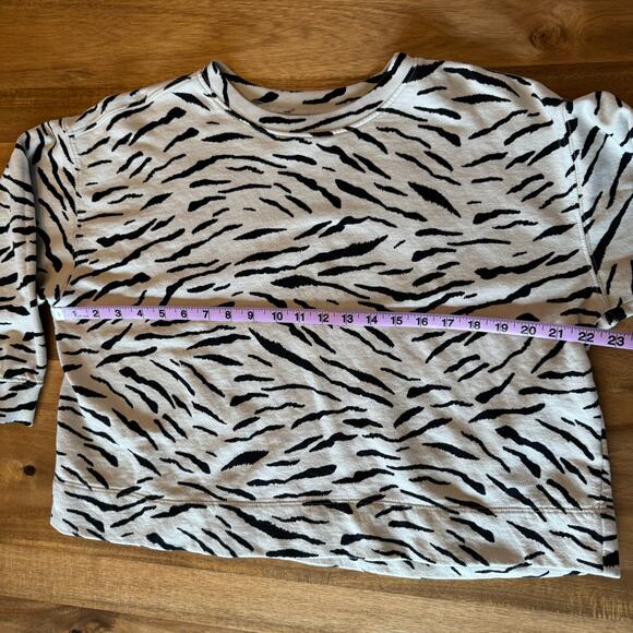 Velvet By Graham and Spencer lightweight cotton sweatshirt size medium - Picture 9 of 13